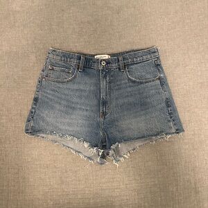 Abercrombie High rise mom short